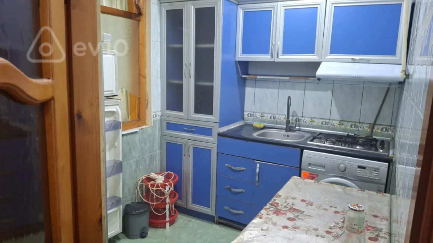 Kirayə verilir 3 otaqlı köhnə tikili 75 m²