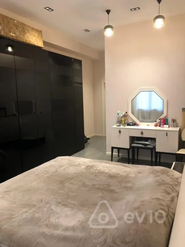 Satılır 4 otaqlı yeni tikili 202 m²