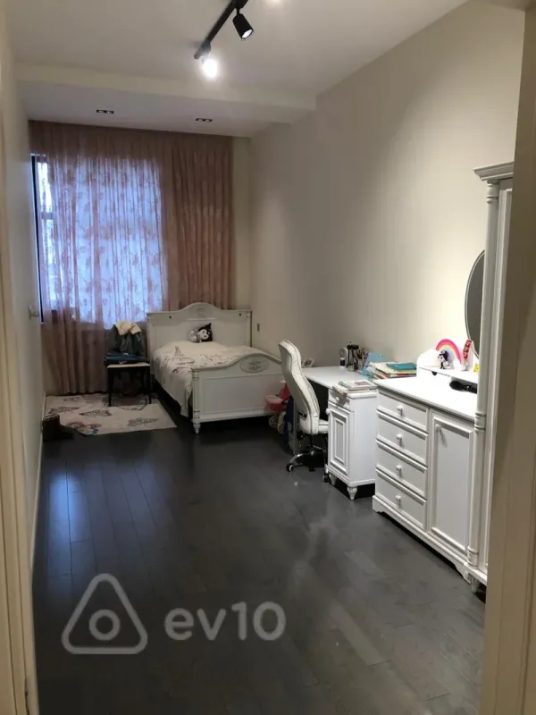 Satılır 4 otaqlı yeni tikili 202 m²