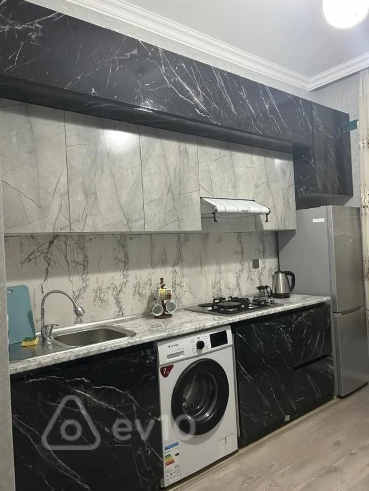 Kirayə verilir 2 otaqlı yeni tikili 75 m²