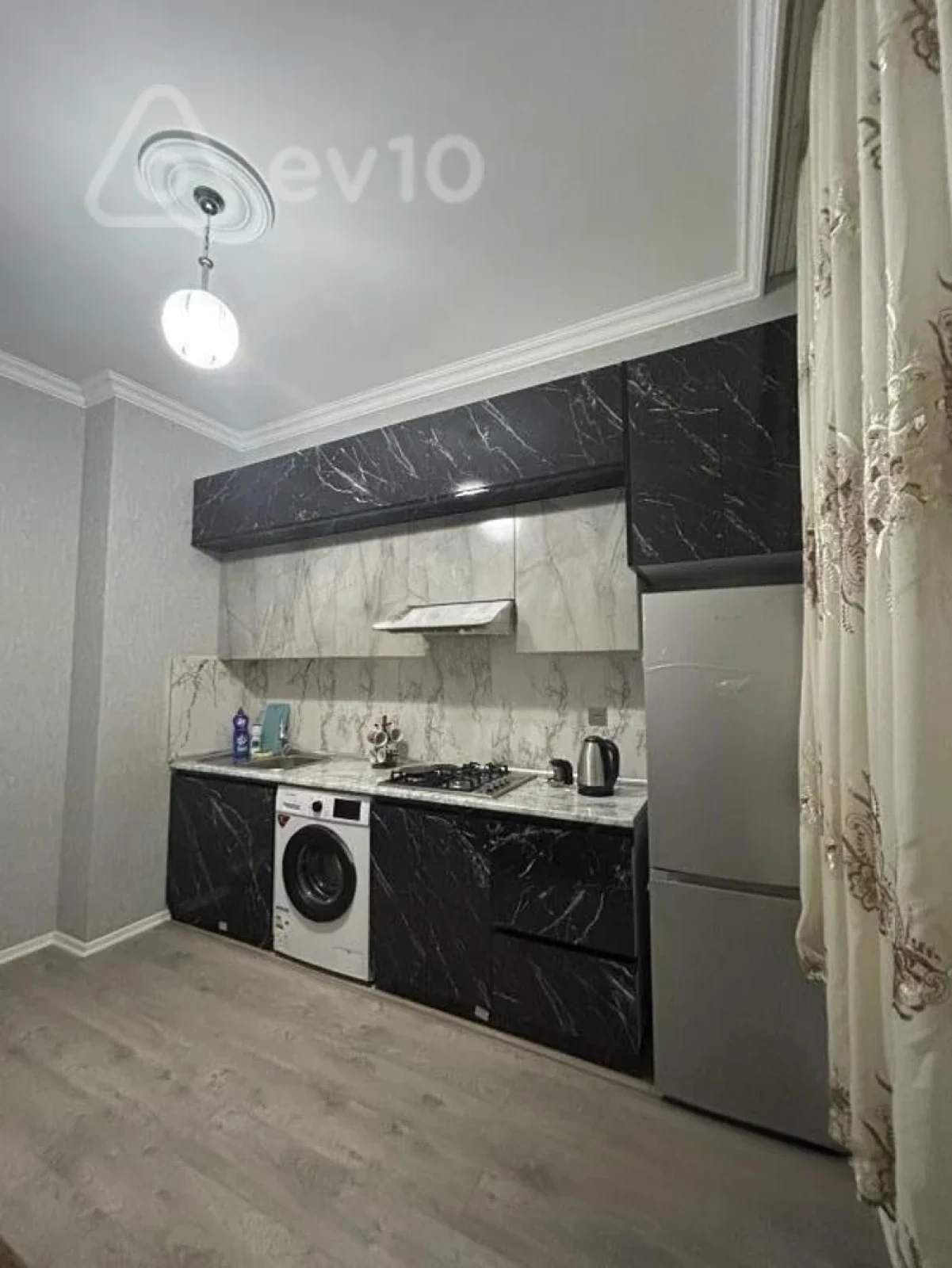 Kirayə verilir 2 otaqlı yeni tikili 75 m²