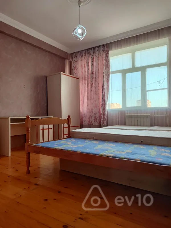 Kirayə verilir 3 otaqlı yeni tikili 100 m²