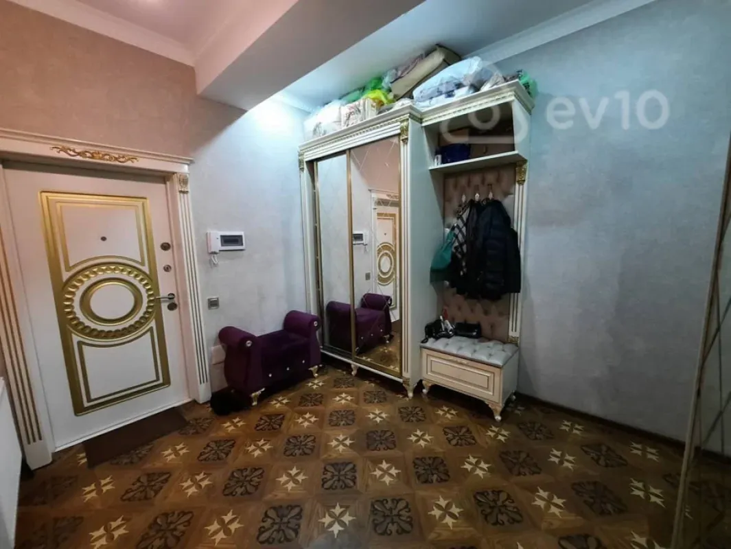 Kirayə verilir 2 otaqlı yeni tikili 72 m²