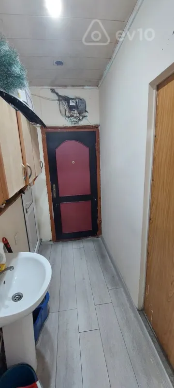 Kirayə verilir 1 otaqlı ofis 10 m²