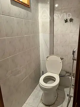 Kirayə verilir 3 otaqlı köhnə tikili 250 m²