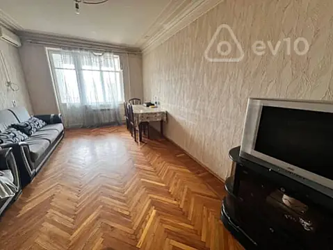Kirayə verilir 3 otaqlı köhnə tikili 250 m²