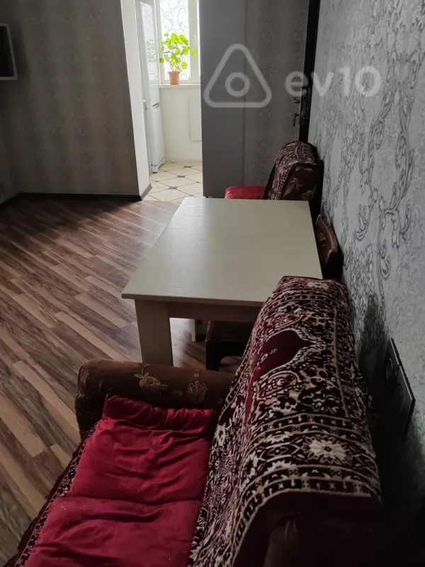 Kirayə verilir 2 otaqlı köhnə tikili 34 m²