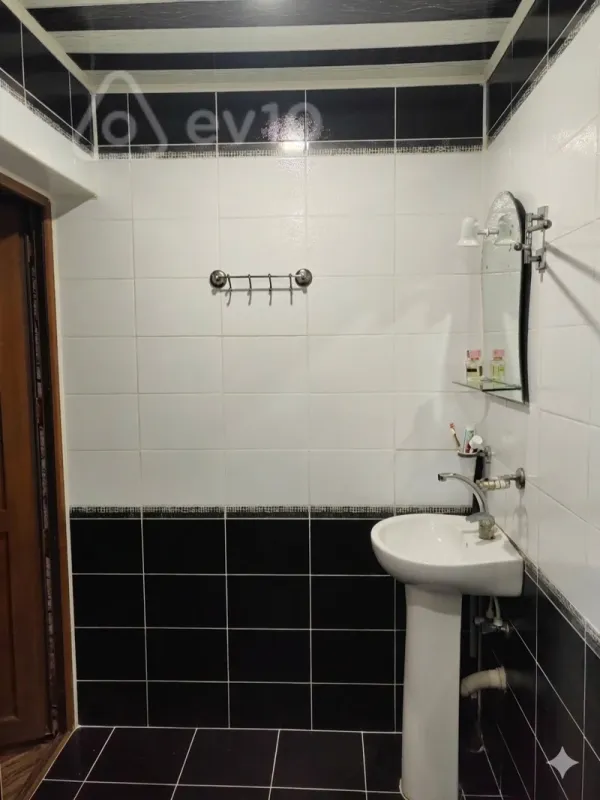 Kirayə verilir 2 otaqlı köhnə tikili 34 m²