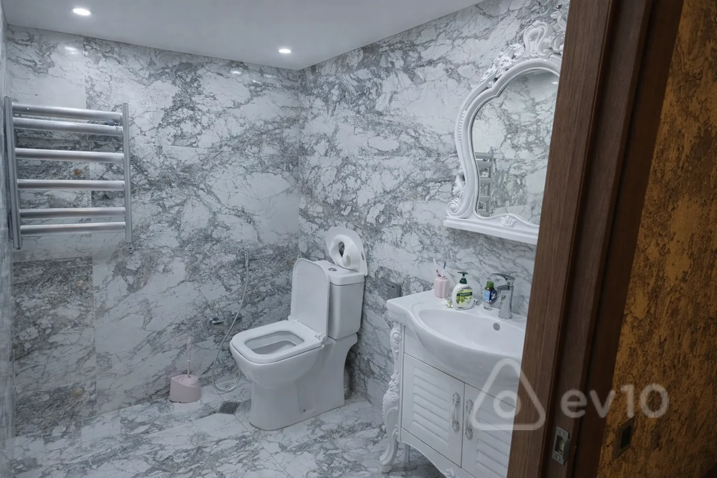 Kirayə verilir 2 otaqlı yeni tikili 64 m²