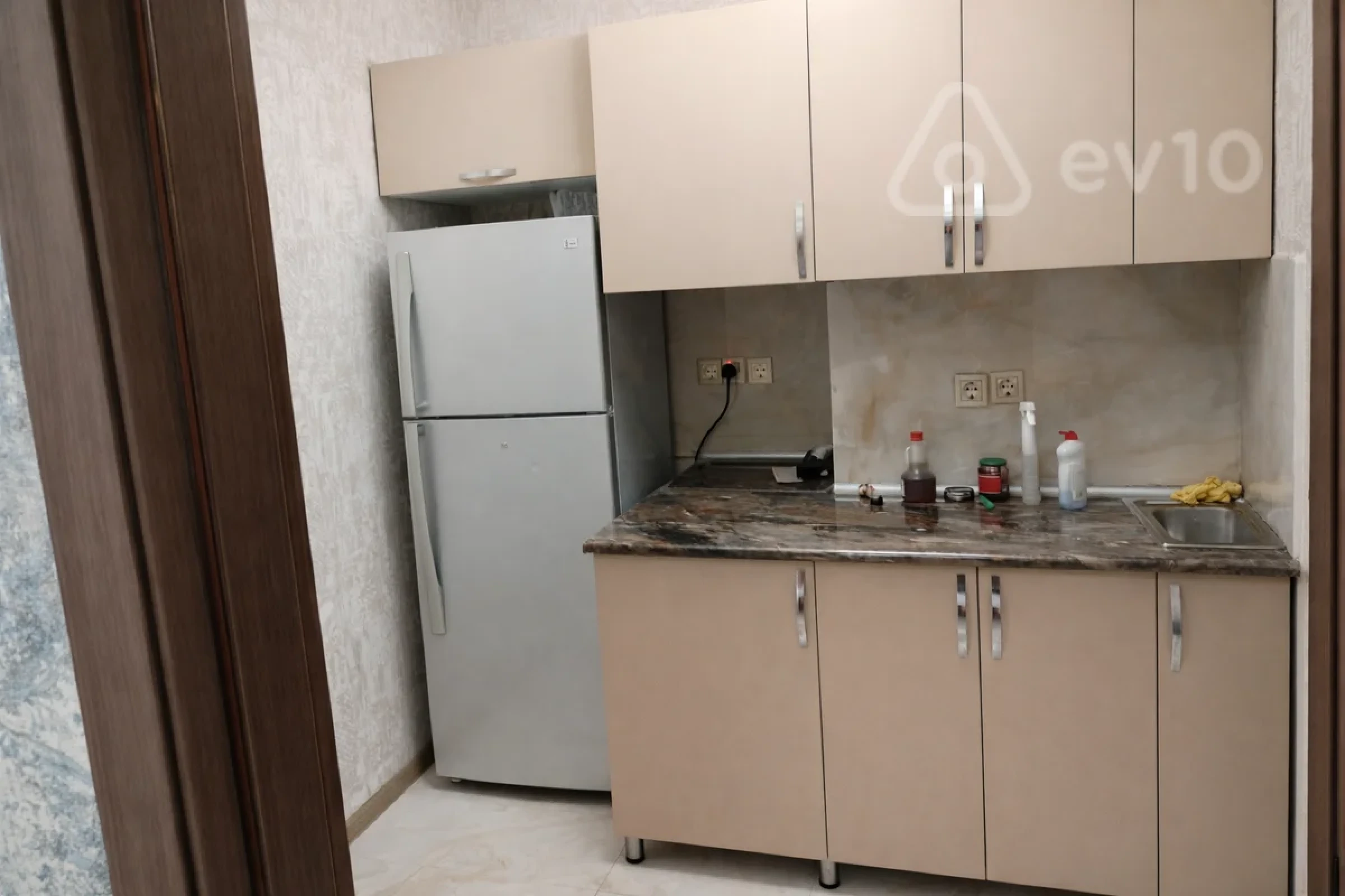 Kirayə verilir 2 otaqlı yeni tikili 64 m²