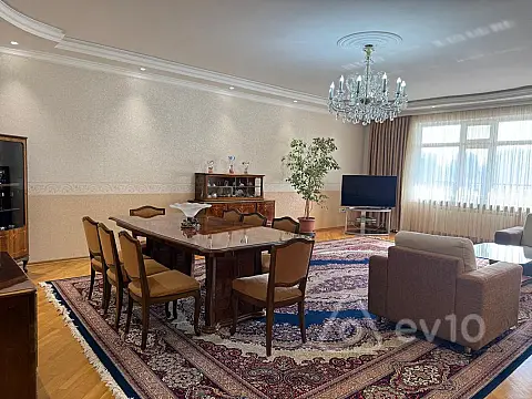 Kirayə verilir 4 otaqlı yeni tikili 200 m²