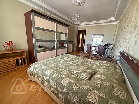 Kirayə verilir 4 otaqlı yeni tikili 200 m²