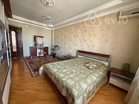 Kirayə verilir 4 otaqlı yeni tikili 200 m²