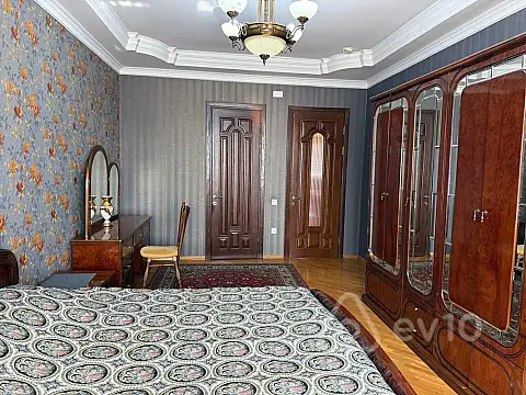 Kirayə verilir 4 otaqlı yeni tikili 200 m²