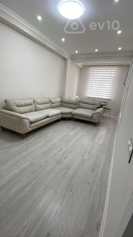Kirayə verilir 2 otaqlı yeni tikili 80 m²