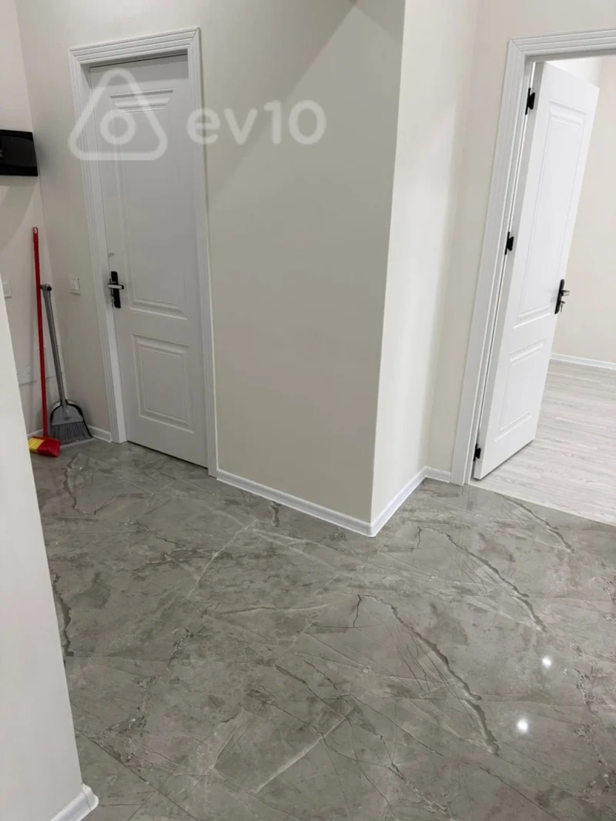 Kirayə verilir 2 otaqlı yeni tikili 80 m²