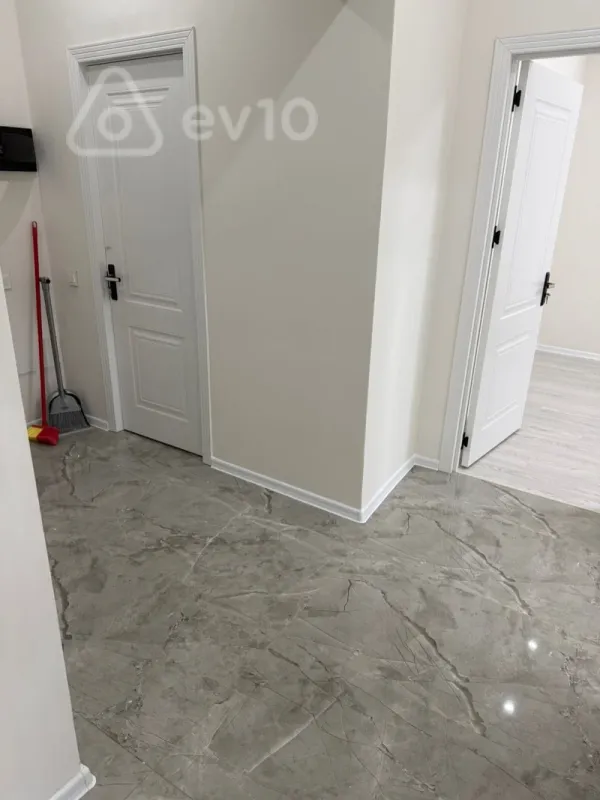 Kirayə verilir 2 otaqlı yeni tikili 80 m²