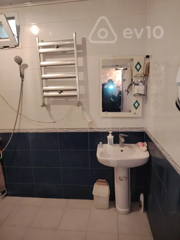 Satılır 5 otaqlı həyət evi 150 m²