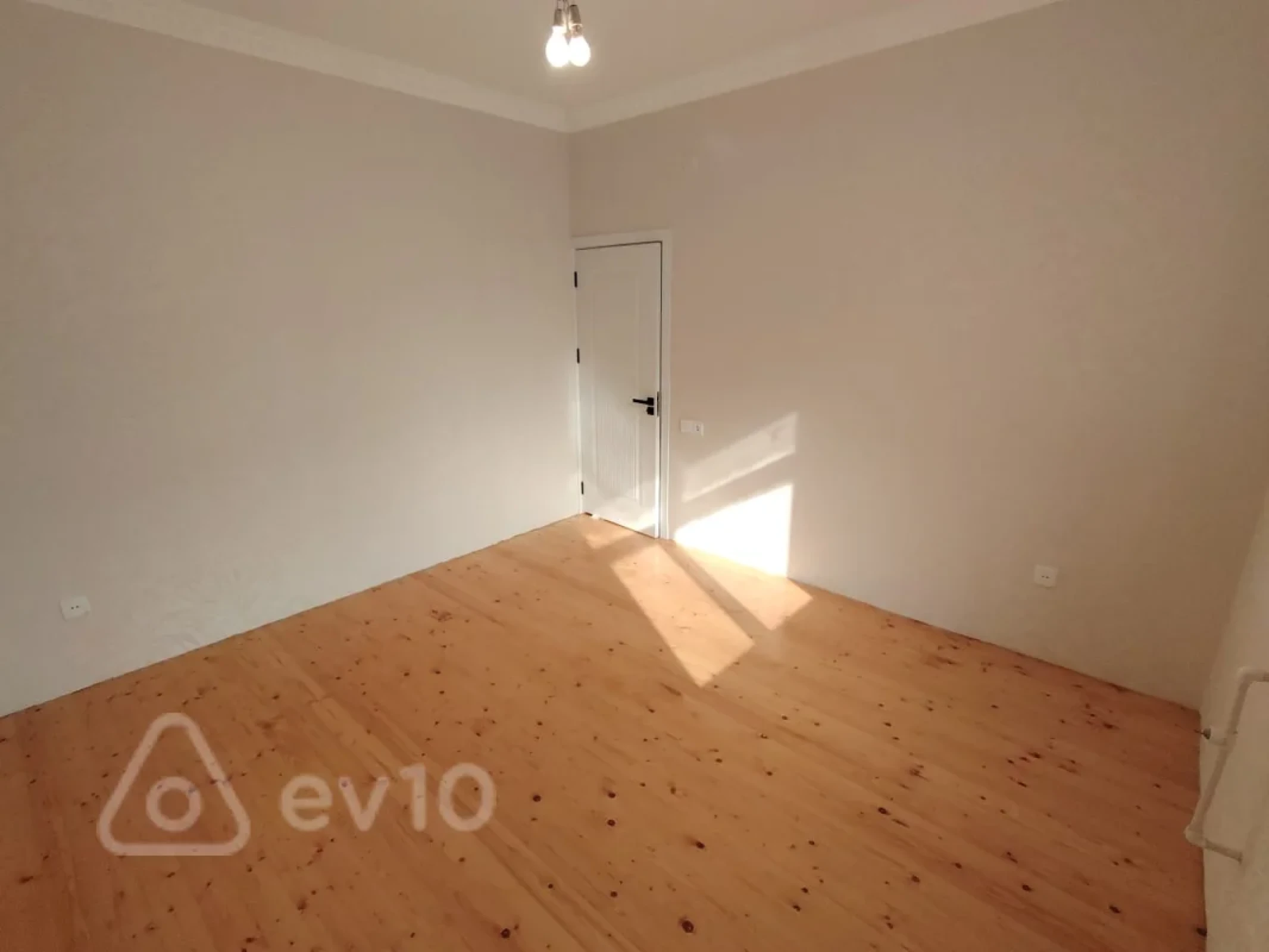 Satılır 5 otaqlı həyət evi 150 m²