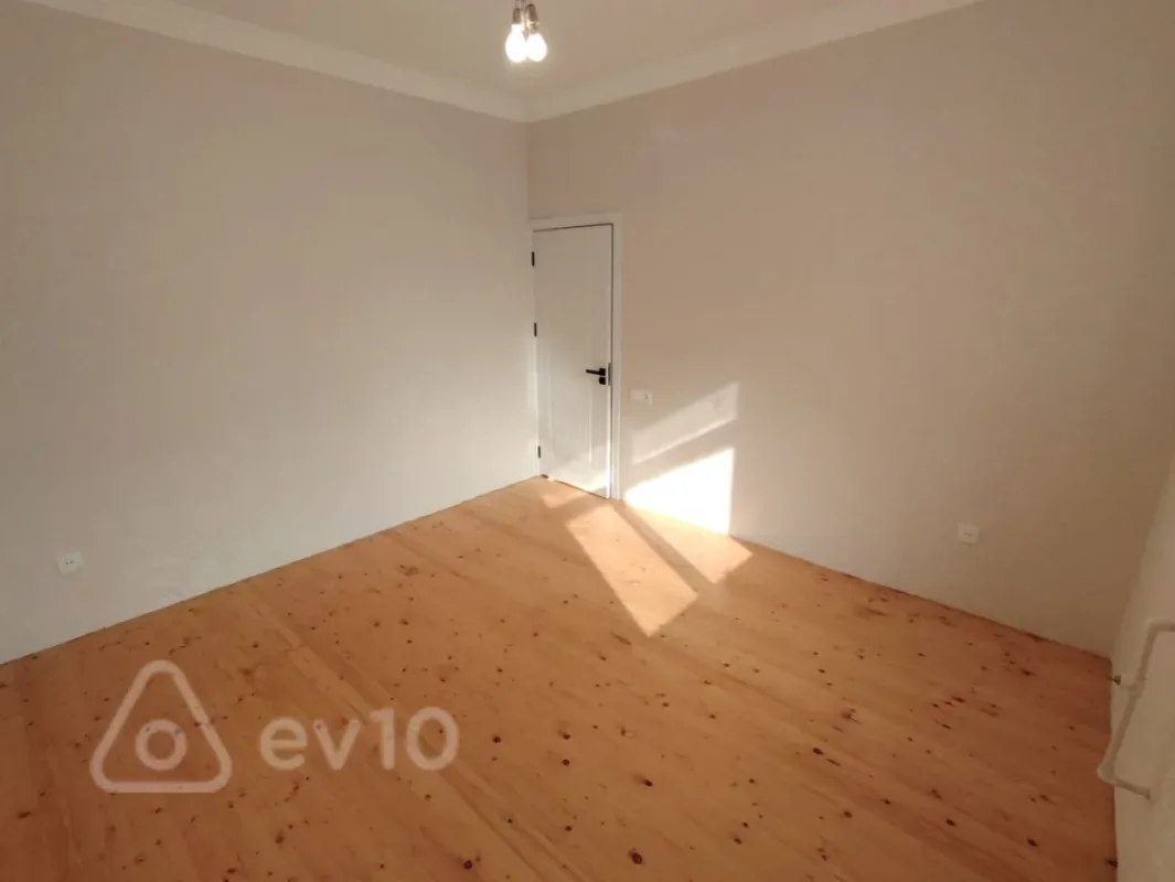 Satılır 5 otaqlı həyət evi 150 m²