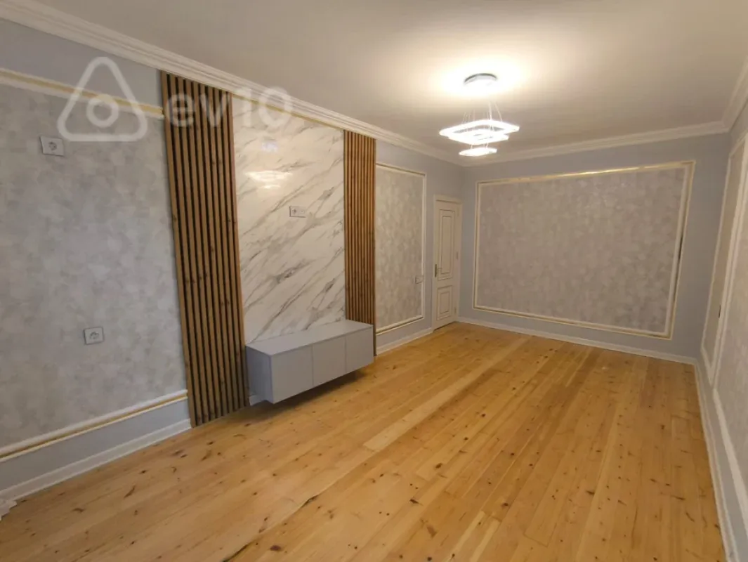 Kirayə verilir 2 otaqlı köhnə tikili 62 m²