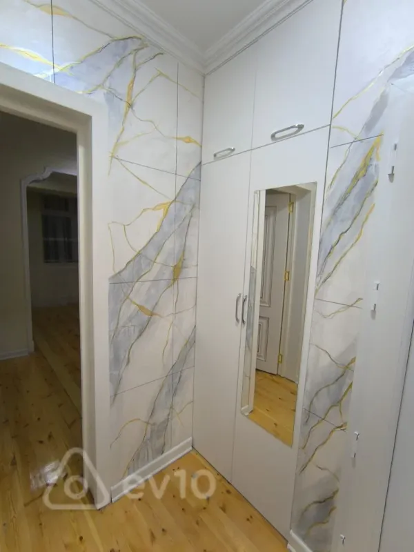 Kirayə verilir 2 otaqlı köhnə tikili 62 m²