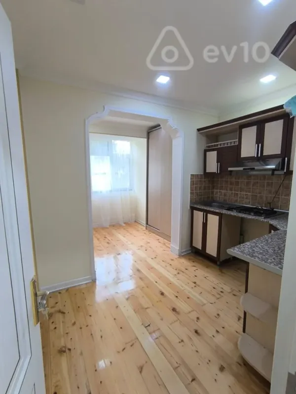 Kirayə verilir 2 otaqlı köhnə tikili 62 m²