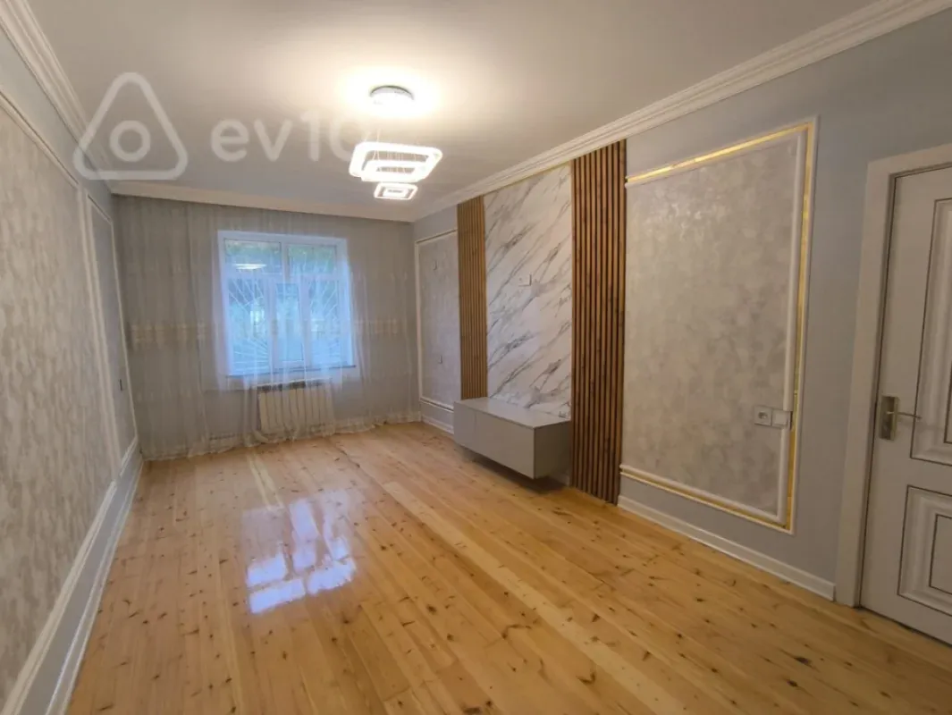 Kirayə verilir 2 otaqlı köhnə tikili 62 m²