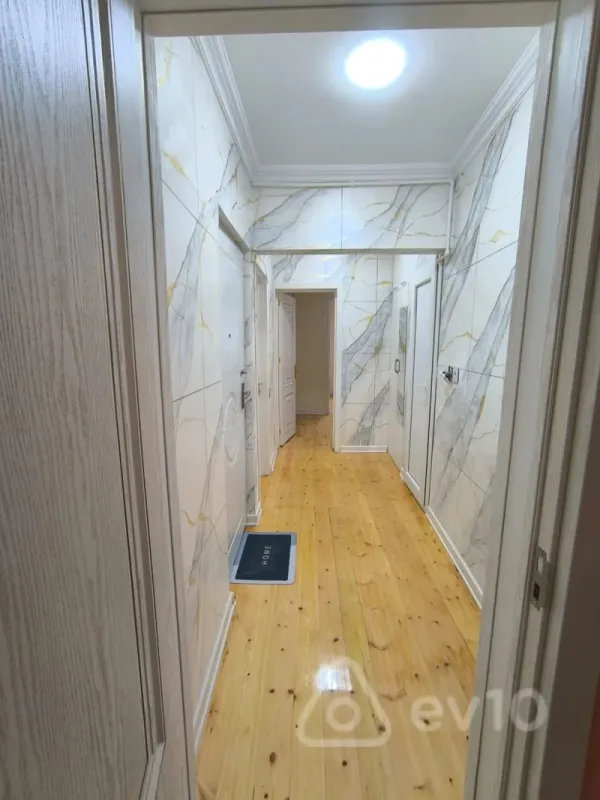 Kirayə verilir 2 otaqlı köhnə tikili 62 m²