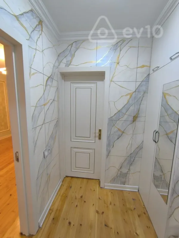 Kirayə verilir 2 otaqlı köhnə tikili 62 m²