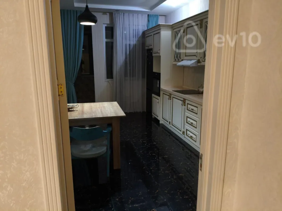 Kirayə verilir 3 otaqlı yeni tikili 114 m²