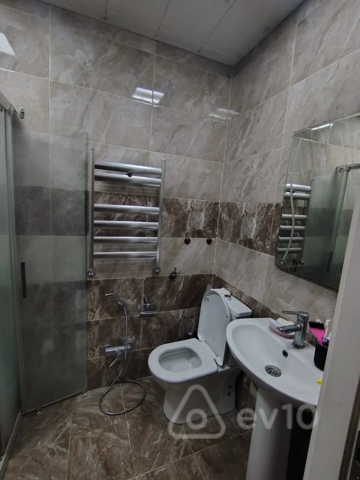 Kirayə verilir 2 otaqlı yeni tikili 60 m²