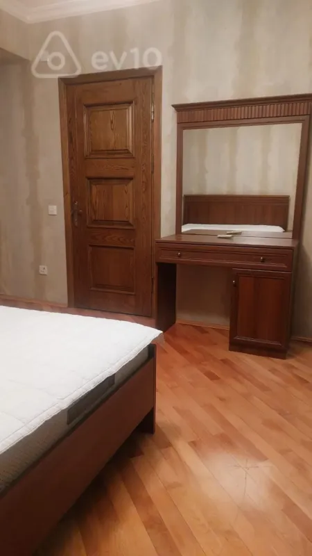 Kirayə verilir 3 otaqlı köhnə tikili 70 m²