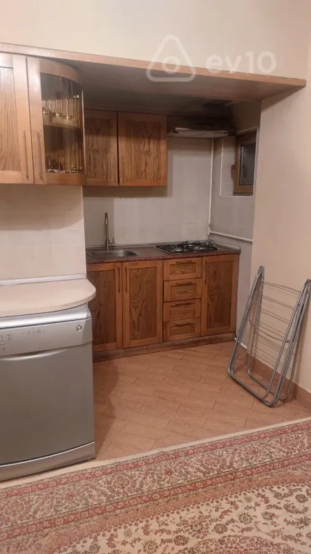 Kirayə verilir 3 otaqlı köhnə tikili 70 m²