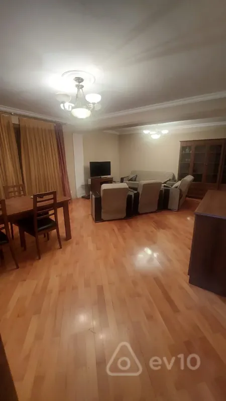 Kirayə verilir 3 otaqlı köhnə tikili 70 m²