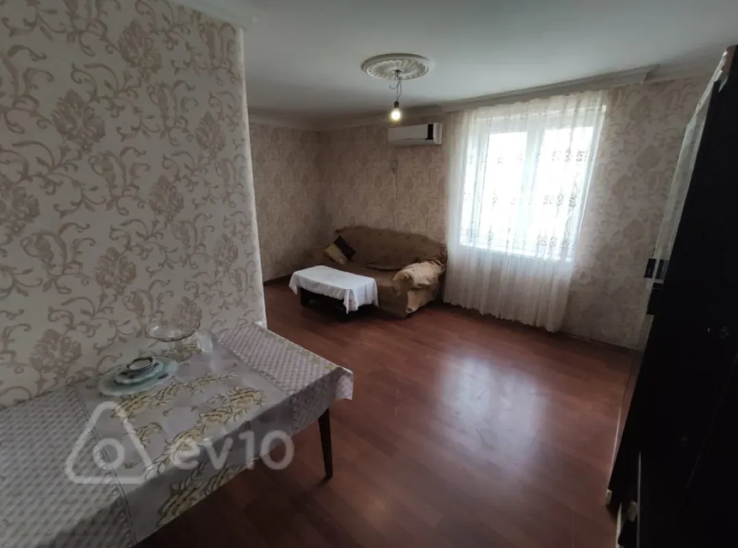 Kirayə verilir 2 otaqlı köhnə tikili 35 m²