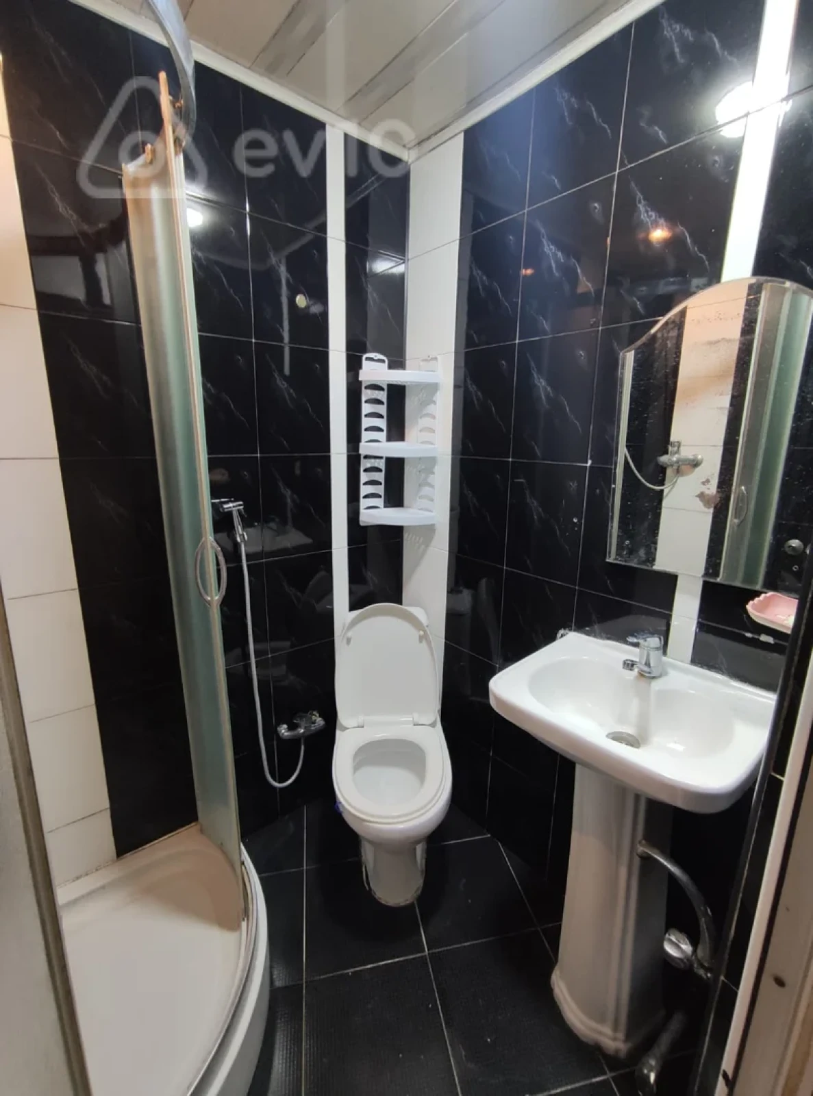 Kirayə verilir 2 otaqlı köhnə tikili 35 m²