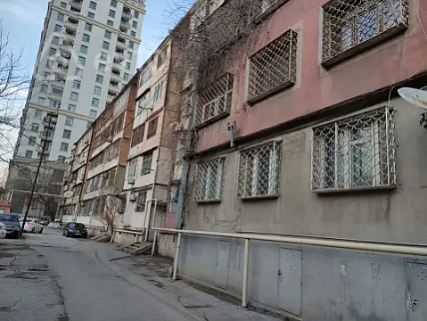 Kirayə verilir 1 otaqlı köhnə tikili 42 m²