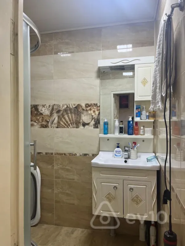 Satılır 3 otaqlı köhnə tikili 73 m²