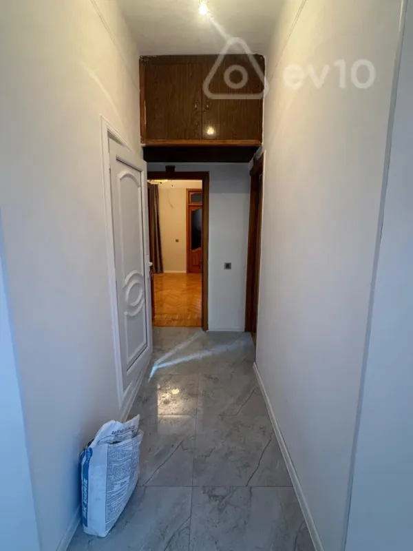 Kirayə verilir 2 otaqlı köhnə tikili 50 m²
