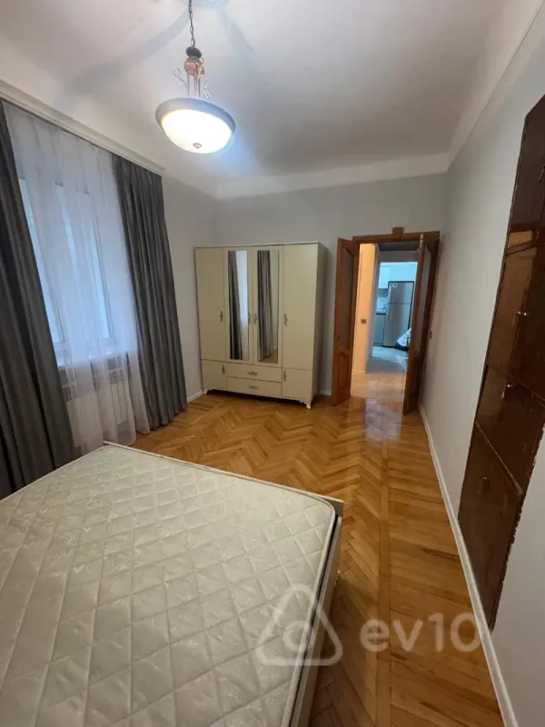 Kirayə verilir 2 otaqlı köhnə tikili 50 m²