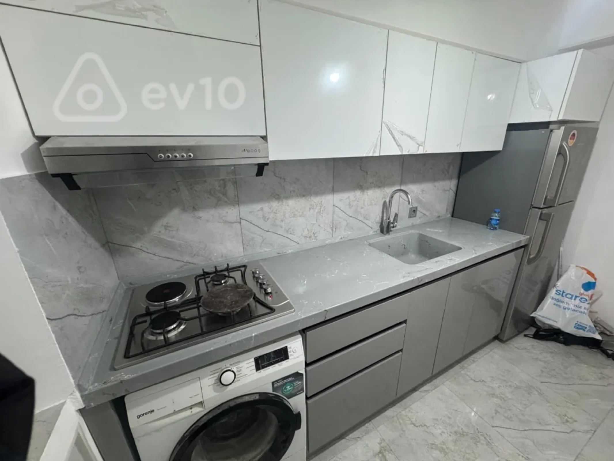 Kirayə verilir 2 otaqlı köhnə tikili 50 m²