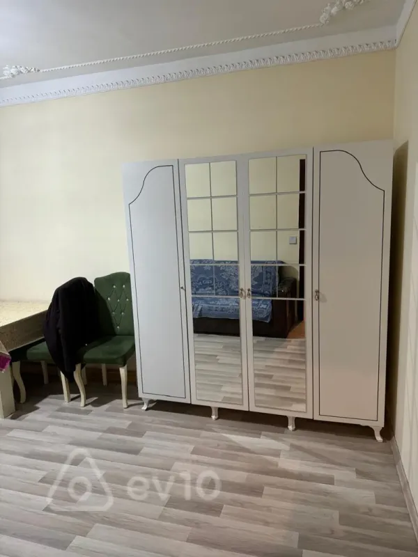 Kirayə verilir 3 otaqlı köhnə tikili 65 m²