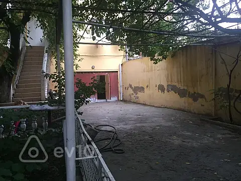 Kirayə verilir mənzil 200 m²