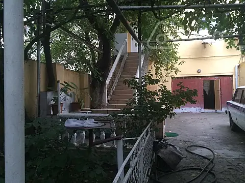 Kirayə verilir mənzil 200 m²