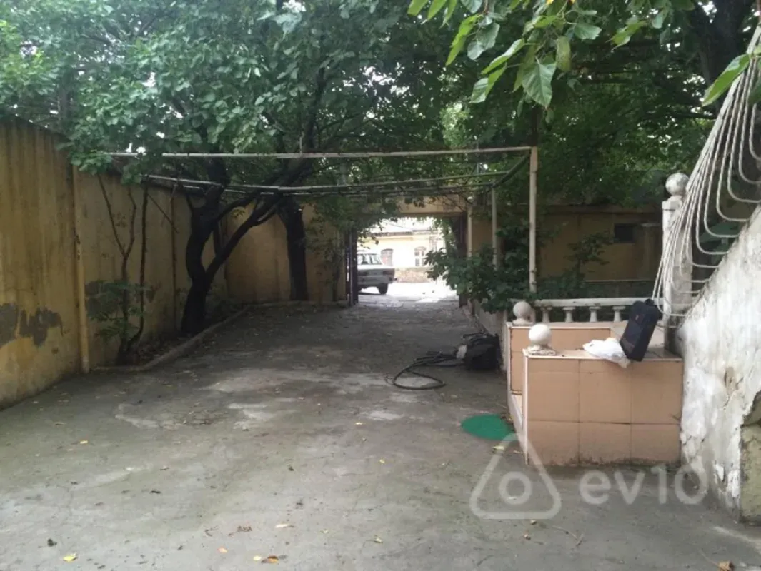 Kirayə verilir mənzil 200 m²