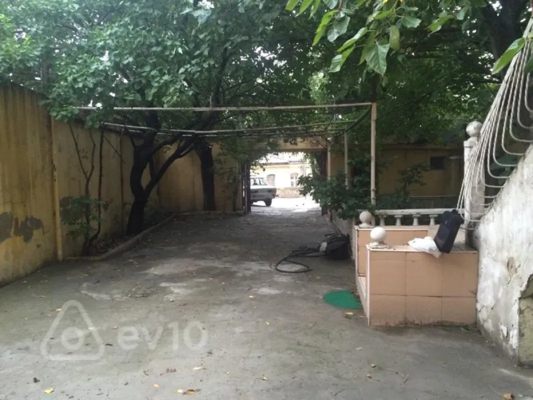 Kirayə verilir mənzil 200 m²