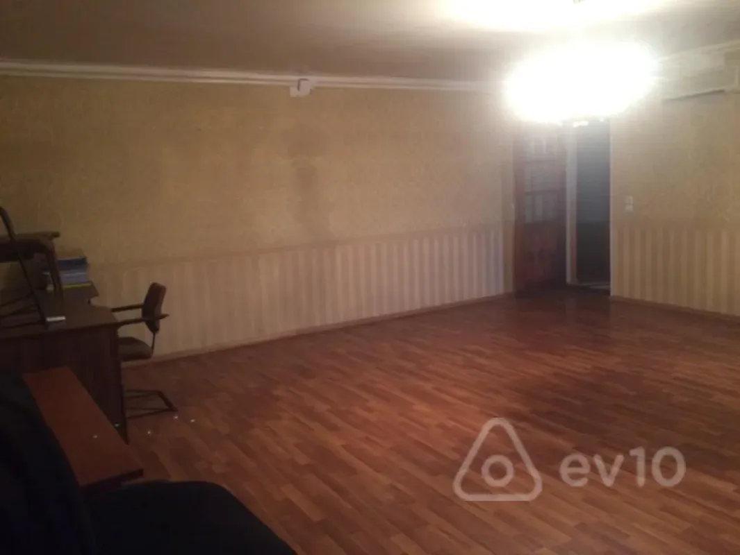 Kirayə verilir mənzil 200 m²