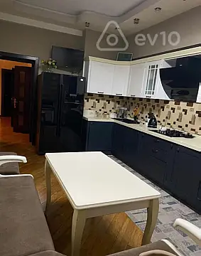 Satılır 3 otaqlı yeni tikili 155 m²