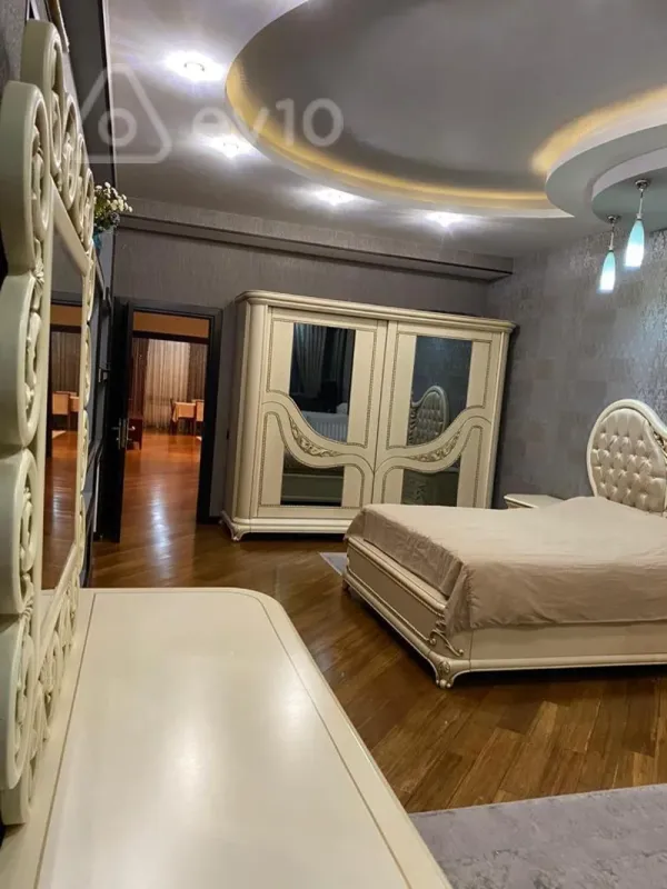 Satılır 3 otaqlı yeni tikili 155 m²